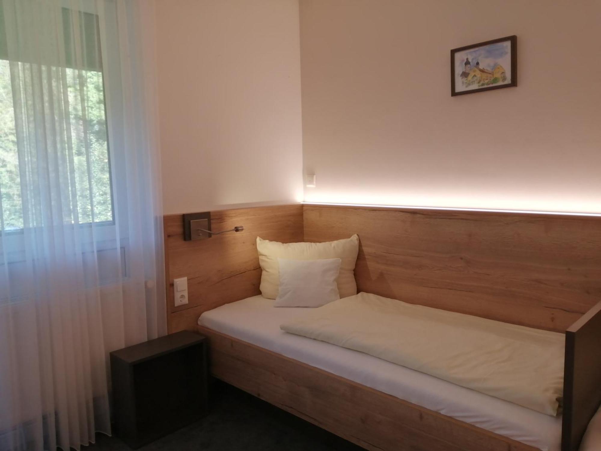 Am Regenbogen Hotel 2*